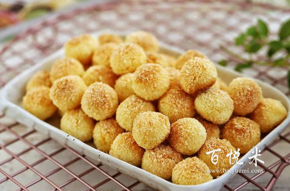 孩子愛吃的小甜點，奶香濃郁的黃金椰蓉球，無需打發(fā)，簡單又好吃